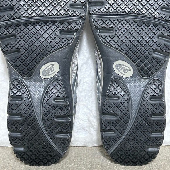 Shoes For Crews Womens Grey Silver Grip Soles Work Sneakers Shoes SZ US 8.5 NWT - Picture 10 of 11